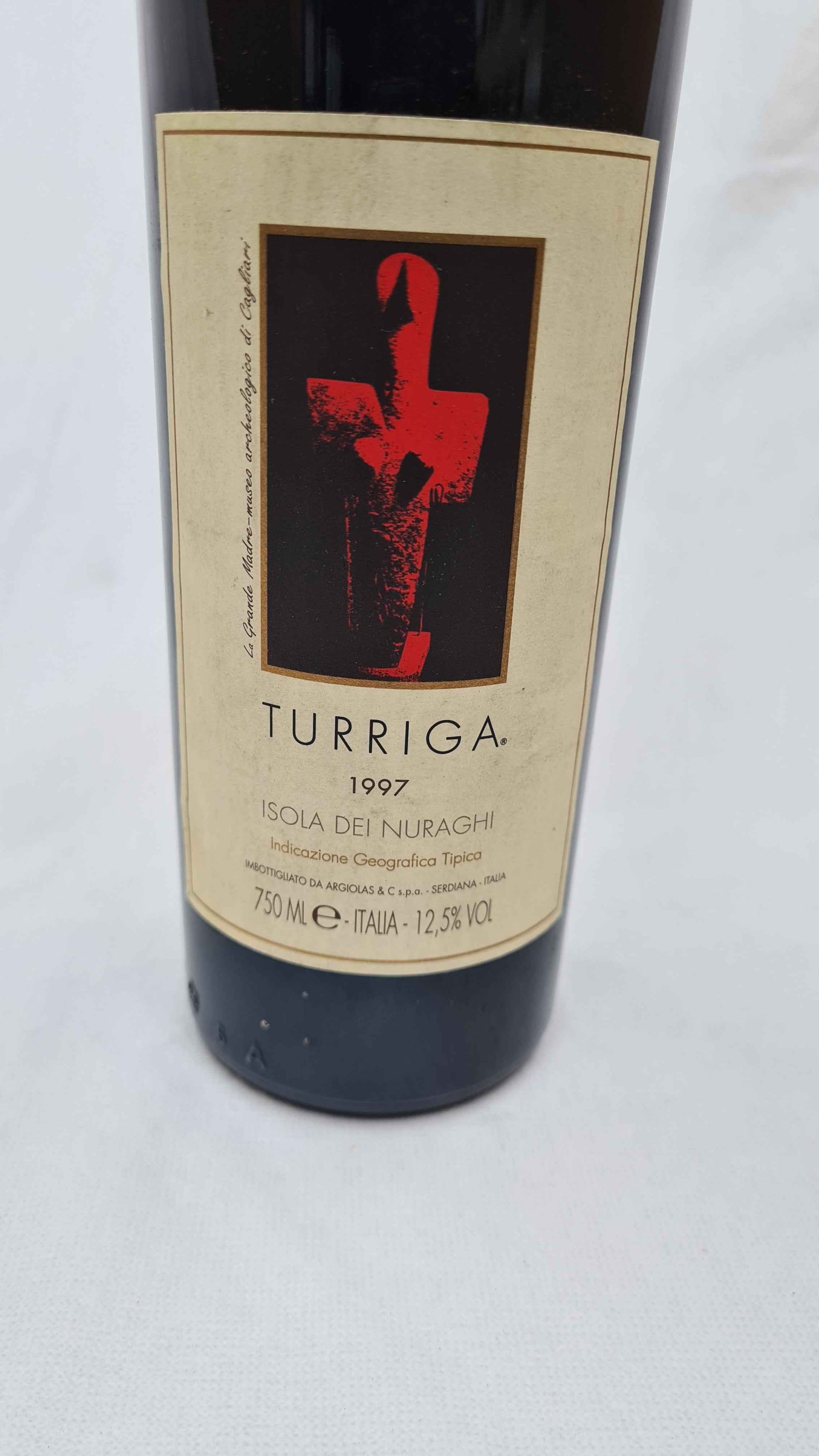 Bottiglia di vino ​Turriga 1997 Isola dei Nuraghi IGT | Vino Rosso Cantine Argiolas