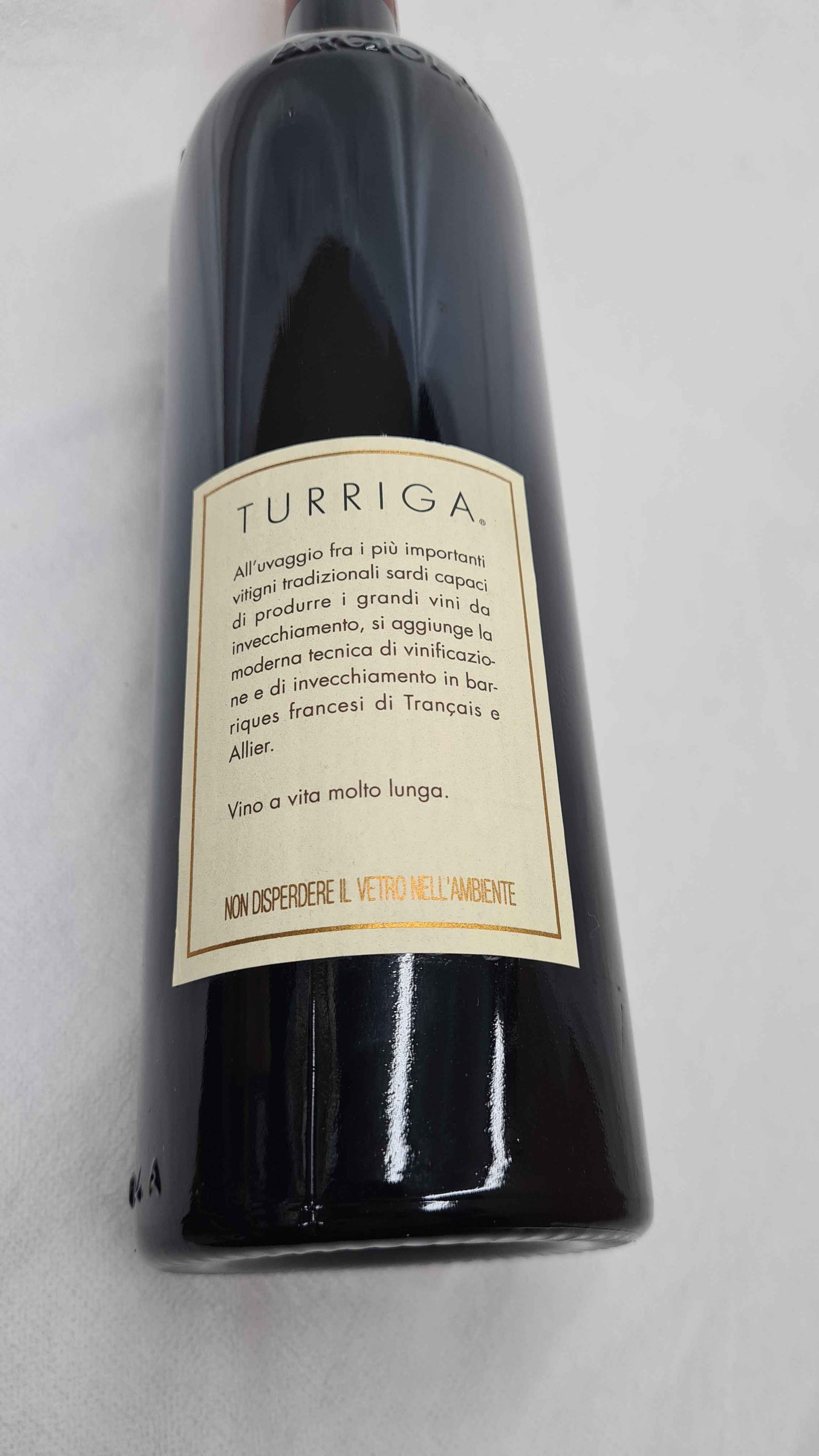 Bottiglia di vino ​Turriga 1994 Isola dei Nuraghi IGT | Vino Rosso Cantine Argiolas